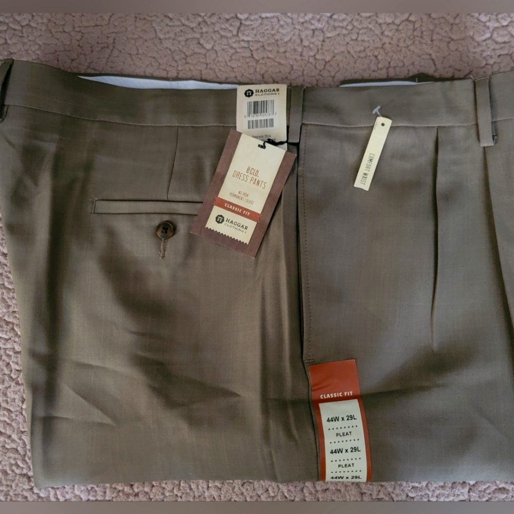 NEW Haggar Mens Pants 44 X 29 - Tan  Retail $79